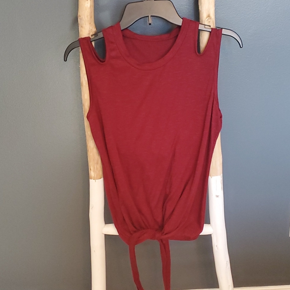burgundy crewneck twist front cut out sleeveless tank top blouse shirt Small
